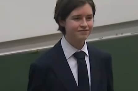 Thần đồng 15 tuổi người Bỉ Laurent Simons nhận bằng tiến sĩ Vật lý lượng tử