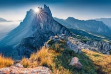 Trí tuệ cổ đại “Dĩ công đãi chẩn” soi sáng chính trị nước Mỹ ngày nay