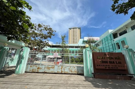 Bác sĩ Bệnh viện Mắt Gia Lai xin thôi việc sau các khóa đào tạo dài hạn