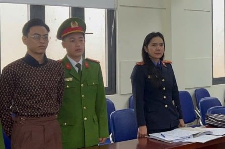 “Tổng tài” ra lệnh đánh người bị bắt