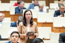 Quốc hội lo ngại ‘miễn học phí trên giấy’ nhưng phụ huynh vẫn gánh ‘phí chồng phí’