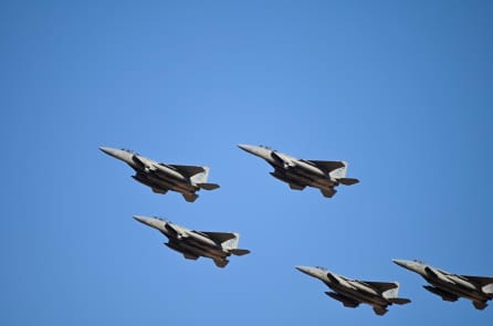 Ả Rập Xê Út không kích cảng Yemen, chặn vũ khí xuất phát từ Các Tiểu vương quốc Ả Rập Thống nhất