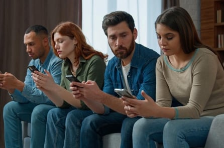 Mạng xã hội giữ chúng ta trong “khu ổ chuột” của tư duy