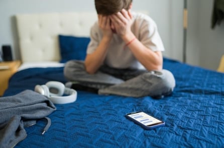 Giận mẹ vì tịch thu điện thoại, bé trai 13 tuổi uống thuốc diệt chuột