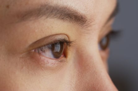 Muốn biết ai đó có đang nghe bạn không? Hãy đếm số lần họ chớp mắt