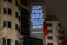 Tường ngoài Đại sứ quán Trung Quốc ở Đức xuất hiện màn chiếu chống ĐCSTQ cỡ lớn