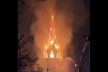 Hà Lan: Tai nạn pháo hoa đêm năm mới khiến 2 người chết, nhà thờ lịch sử bốc cháy