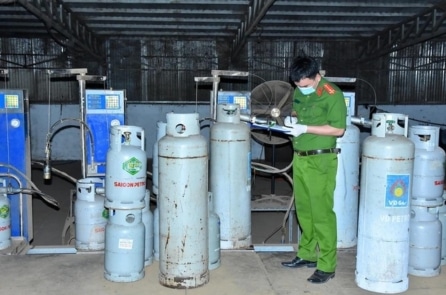 Đường dây sản xuất gas giả bị phát hiện, thu giữ gần 4.000 bình gas