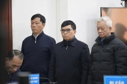 Hai cựu thiếu tướng lĩnh 2 năm 6 tháng tù trong vụ thâu tóm đất sân bay Nha Trang