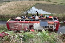 Lật xe khách ở Sơn La khiến 11 người bị thương