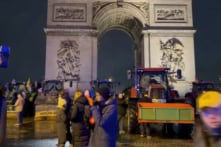 “Chúng tôi sẽ không chết trong im lặng”: Nông dân áp đảo cảnh sát ở Paris