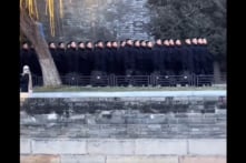 Bắc Kinh căng thẳng, nhóm lớn người mặc đồ đen tập trung gần Trung Nam Hải