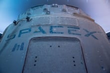 SpaceX hạ 4.400 vệ tinh xuống quỹ đạo thấp năm 2026, giúp giảm va chạm, rác vũ trụ