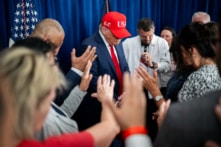 Ông Trump phát biểu tại Bữa sáng Cầu nguyện Quốc gia, nhấn mạnh khôi phục đức tin