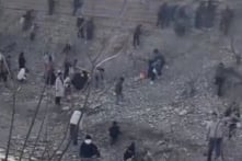 Trung Quốc: Tin đồn hóa thạch bọ ba thùy khiến người dân liều mình leo núi đào bới