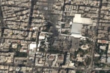 Khói đen phủ trên không phận khu dinh thự của Lãnh tụ Tối cao Iran