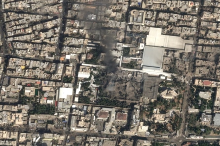 Khói đen phủ trên không phận khu dinh thự của Lãnh tụ Tối cao Iran