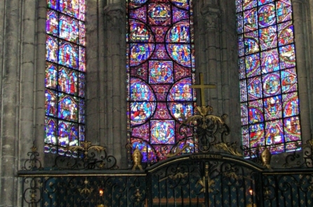 Màu xanh 800 năm của Chartres