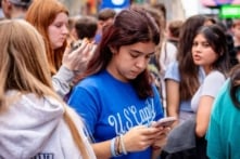 Lệnh cấm mạng xã hội với trẻ em ở Ba Lan làm nóng các cuộc chiến pháp lý tại Mỹ