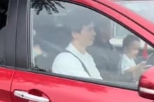 Cho trẻ ngồi cùng ghế lái, nam tài xế bị áp mức phạt tối đa 1 triệu đồng