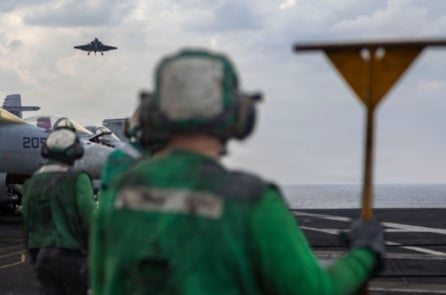 UAV Iran áp sát tàu sân bay USS Lincoln, bị tiêm kích F-35 Mỹ bắn hạ