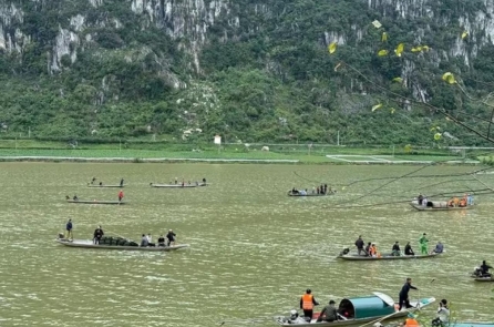 Lật thuyền chở 7 người ở Quảng Trị: 4 người chết và mất tích, nỗ lực tìm kiếm xuyên đêm