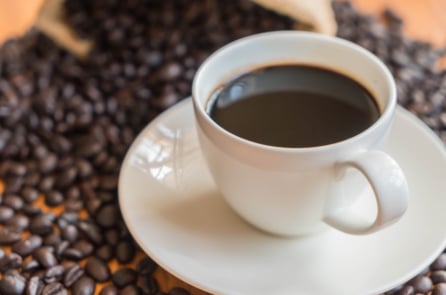 Người bị huyết áp cao uống cà phê có an toàn không?