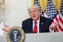 Ông Trump: Có thể áp dụng cách tiếp cận “ôn hòa hơn” trong thực thi luật nhập cư