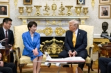 Báo Nhật: Ông Trump bênh vực bà Takaichi khi ông Tập chỉ trích bà