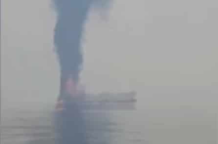 Tàu chở dầu lớn của Kuwait bốc cháy sau khi bị Iran tấn công tại cảng Dubai