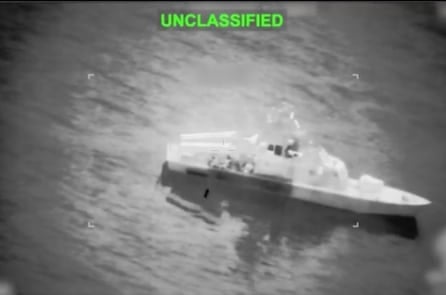 Mỹ phá hủy 16 tàu rải thủy lôi của Iran gần eo biển Hormuz, công bố video tấn công
