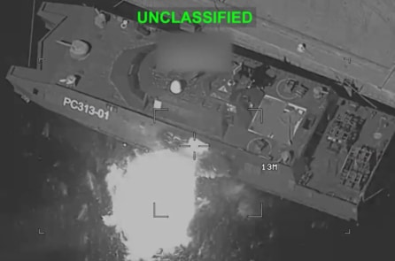 Mỹ không kích nhà máy chế tạo tên lửa Iran, phá hủy tàu chiến lớp Soleimani