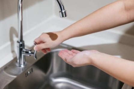 Bộ Công an đề xuất tạm ngừng xuất cảnh, cắt điện nước để cưỡng chế vi phạm hành chính