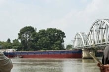 Sà lan tông cầu Ghềnh, nhiều người trên cầu bị thương