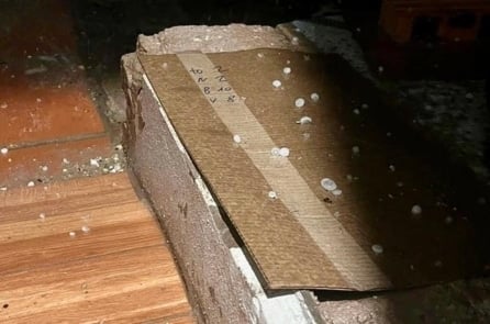 Hà Nội và nhiều tỉnh xuất hiện mưa đá, hơn 4.100 nhà bị tốc mái