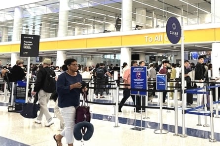 Ông Trump yêu cầu trả lương ngay cho nhân viên TSA để giảm hỗn loạn tại sân bay