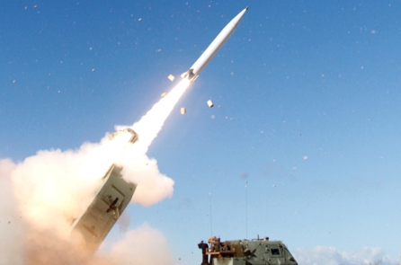 Lần đầu tiên Mỹ dùng tên lửa tấn công chính xác tầm xa đánh Iran [VIDEO]