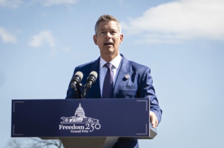 Bộ trưởng Giao thông Mỹ: Bảo hiểm cho tàu thuyền tại eo biển Hormuz đã sẵn sàng