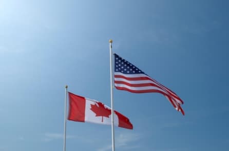 Tranh chấp thương mại Mỹ – Canada leo thang, đồng CAD lao dốc