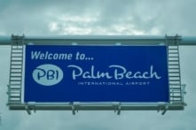 Thống đốc bang Florida ký luật, đổi tên sân bay Palm Beach thành sân bay Trump