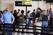 Đặc vụ ICE được triển khai tại 14 sân bay, ông Trump phản đối đeo khẩu trang