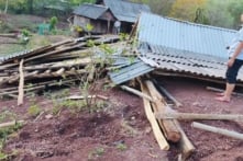 Lốc xoáy cuốn qua xã vùng biên tỉnh Quảng Trị