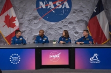 Phi hành gia của Artemis II chia sẻ cảm giác choáng ngợp sau chuyến bay quanh Mặt Trăng