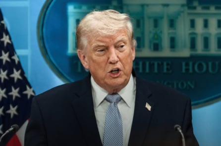 Ông Trump: Nội bộ Iran hỗn loạn vì tranh giành quyền lực