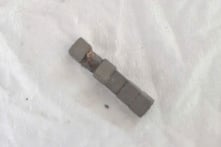 Cấp cứu bé trai nuốt 7 viên nam châm