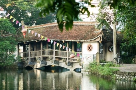 Làng cổ Bình Vọng và thế đất “Quần sơn la bái” Làng cổ Bình Vọng và thế đất “Quần sơn la bái”