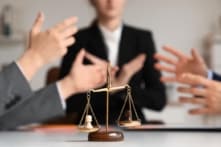 Chủ tịch UBND cấp xã có quyền tước chứng chỉ hành nghề luật sư trong một số trường hợp