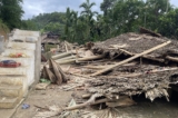 Giông lốc làm sập nhà sàn, bé trai 13 tuổi tử vong 