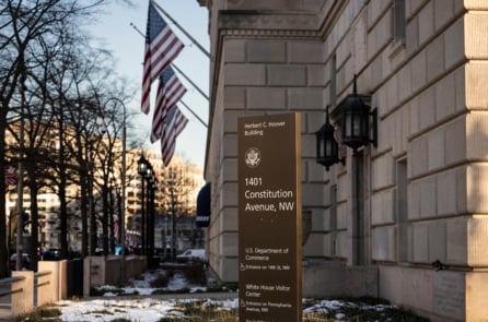 Mỹ yêu cầu ngừng cung cấp thiết bị sản xuất chip cho Hua Hong của Trung Quốc