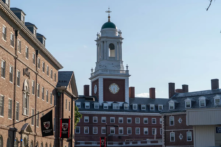 Sinh viên Mỹ lo ngại mất việc, chuyển hướng sang các ngành “chống lại trí tuệ nhân tạo”